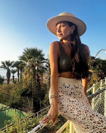 شاهد .. بالصور- بالمايوه.. جيسي عبدو تسحر الجمهور بإطلالة صيفية رائعة