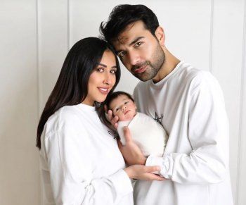 شاهد .. فرح الهادي تكشف عن وجه ابنها آدم بعدما كانت أكدت وزوجها عدم إقدامهما على الأمر-بالصور