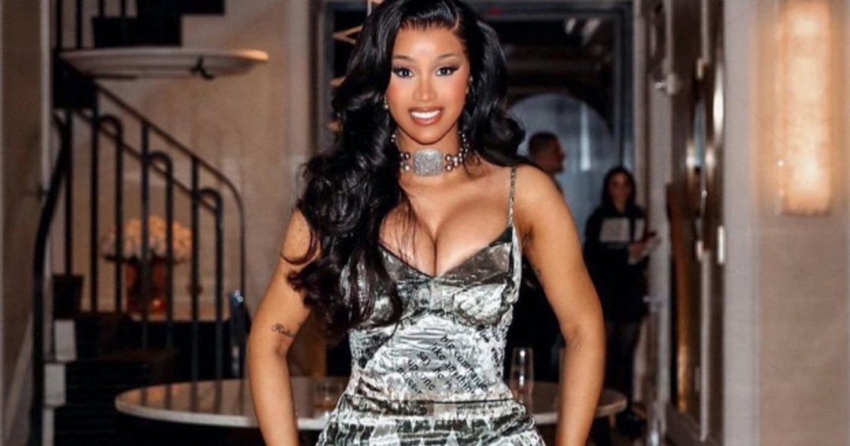 شاهد .. بالصورة - في عمر الـ20.. تشابه كبير بين كاردي بي و أمها