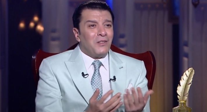 مصطفي كامل يمنع فيفي القمر من الغناء