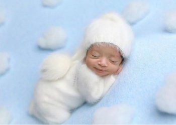 شاهد .. فرح الهادي تكشف عن وجه ابنها آدم بعدما كانت أكدت وزوجها عدم إقدامهما على الأمر-بالصور