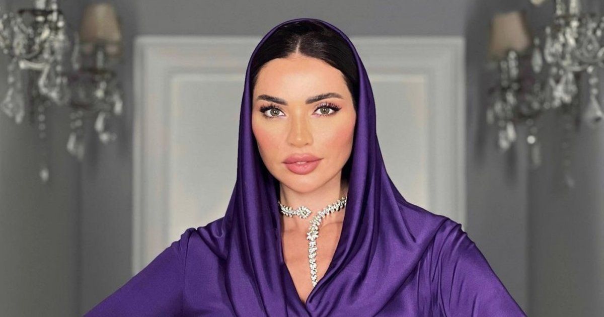 شاهد .. بالصور- الأسود اللامع يظهر رشاقة داليدا خليل واناقتها