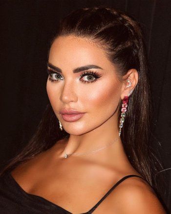 شاهد .. بالصور- الأسود اللامع يظهر رشاقة داليدا خليل واناقتها