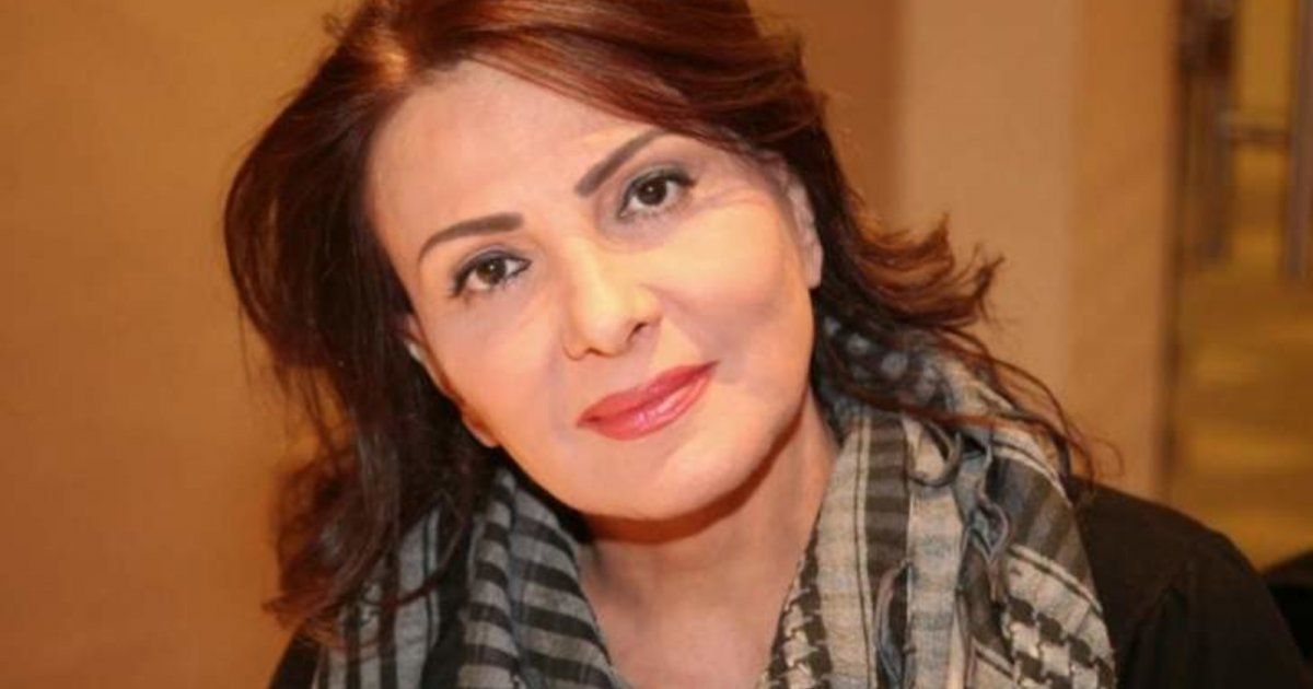 شاهد .. بالصور - عبير عيسى بتسريحة غريبة فهل تعاني من مرض؟