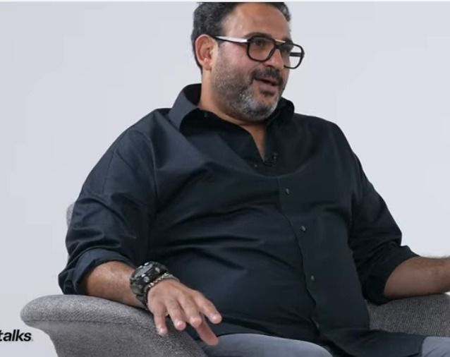 أكرم حسني فتح قلبه وكشف عن أسراره – فيديو