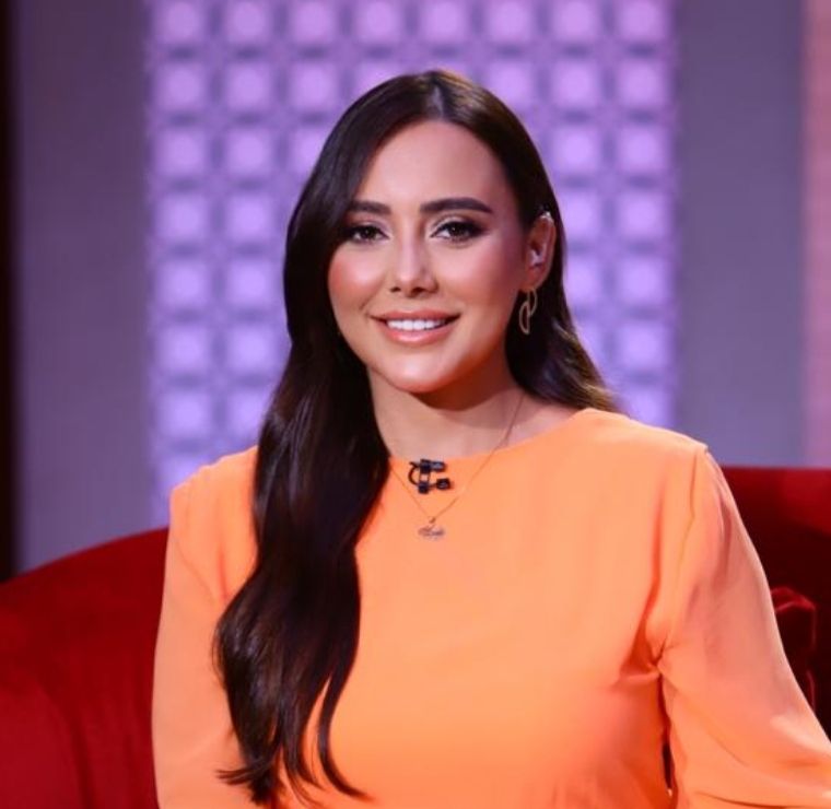 بثينة توكل تناقش دور المرأة في الأسرة – فيديو وصور