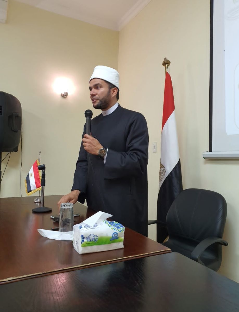 هاني تمام يلقي محاضرة ” التعامل مع الفضاء الإلكتروني من المنظور الشرعي”