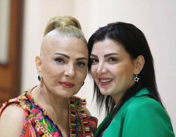 شاهد .. بالصور - عبير عيسى بتسريحة غريبة فهل تعاني من مرض؟