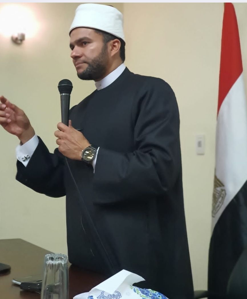 هاني تمام يلقي محاضرة ” التعامل مع الفضاء الإلكتروني من المنظور الشرعي”