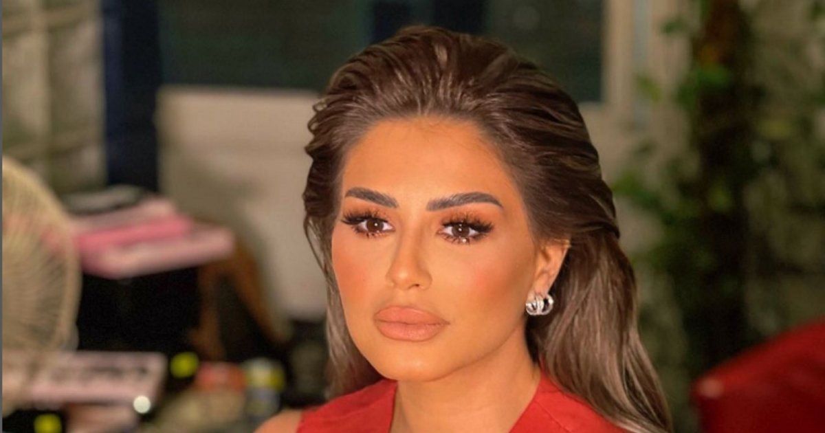 شاهد .. بالصور- من أمام برج إيفل.. منة فضالي تستمتع بعطلتها في باريس