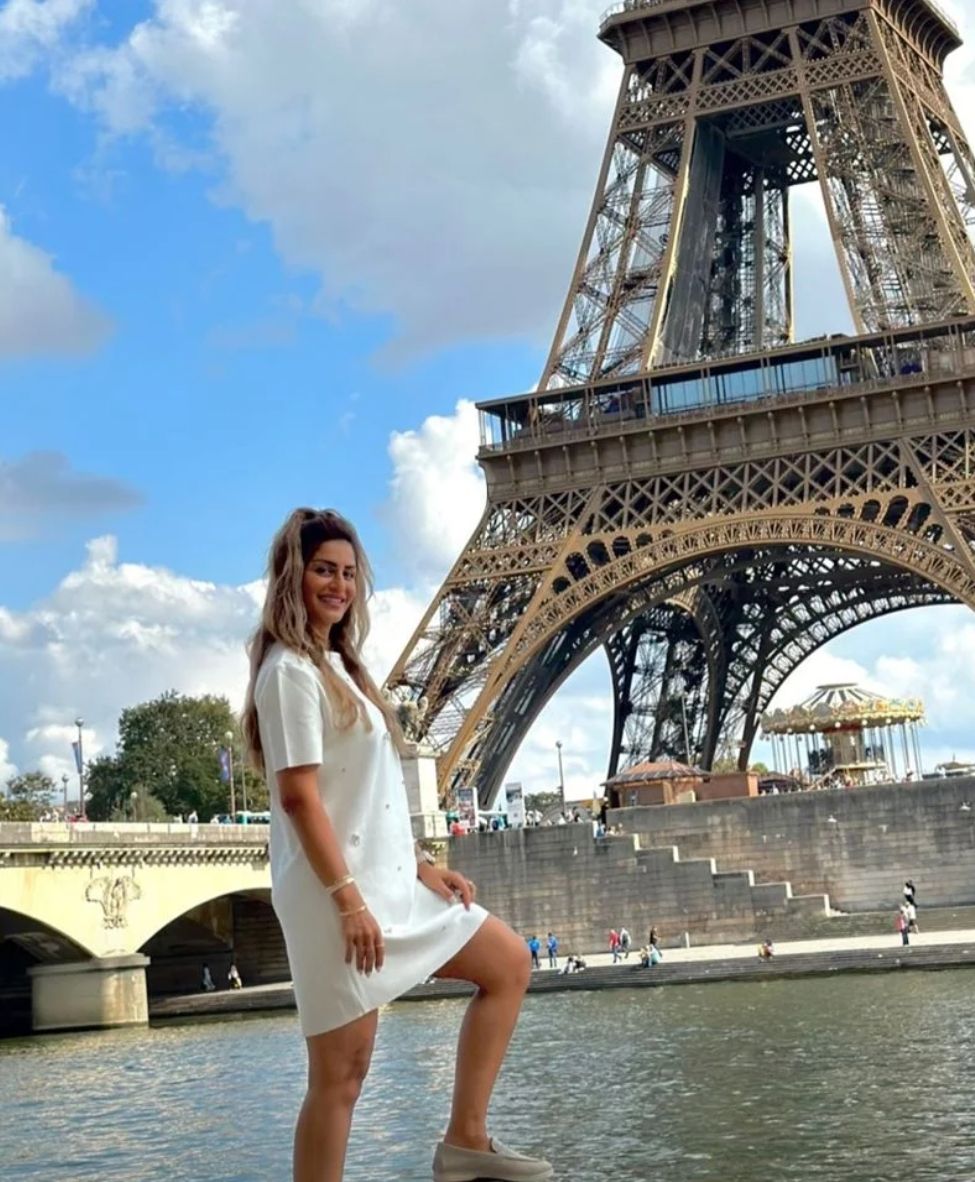 منة فضالي نسيت تلبس البنطلون في باريس : شاهد