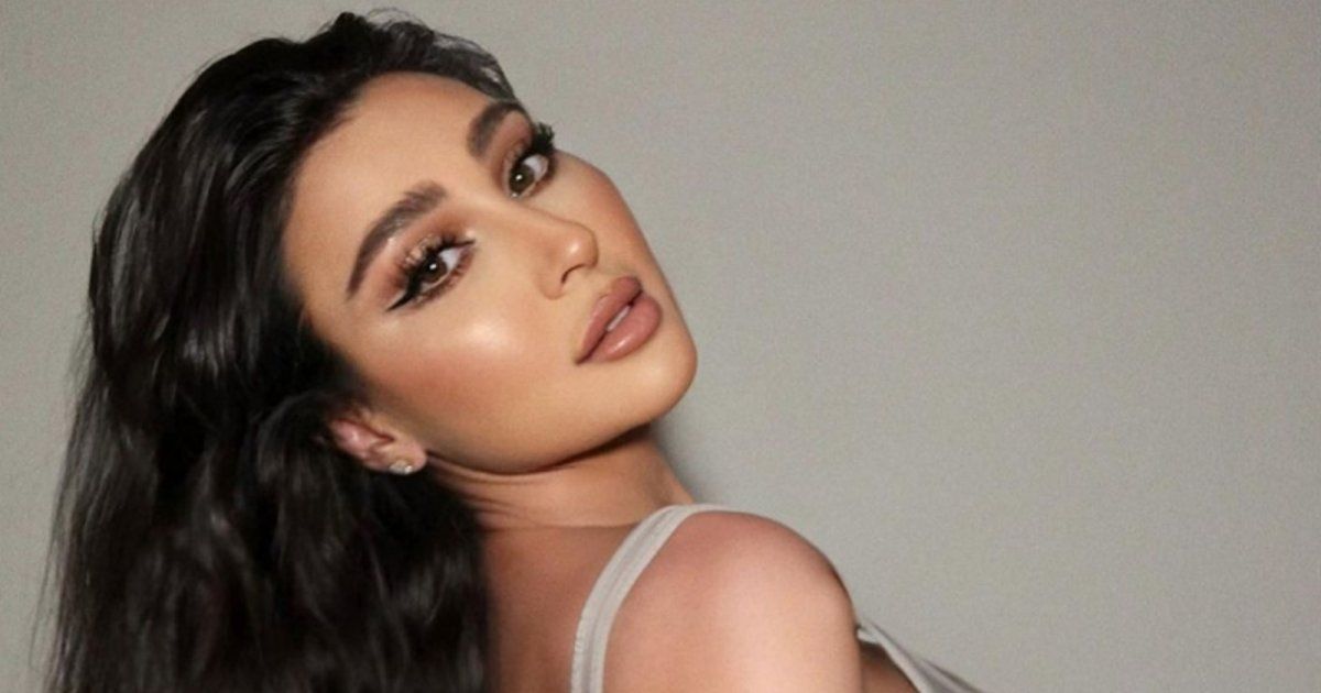 شاهد .. بالصور- بالأزرق..جيسي عبدو تبرز انوثتها وجمالها بفستان رائع