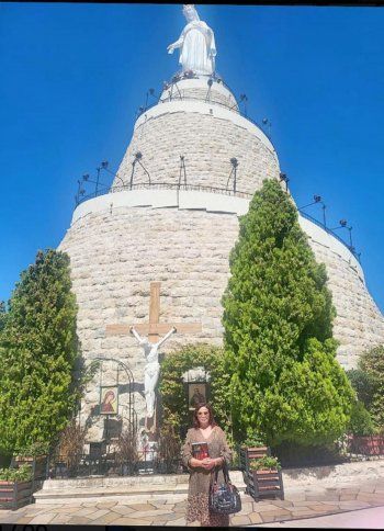 شاهد .. بالصورة- إلهام شاهين في رحاب سيدة حاريصا وهذا ما قالته