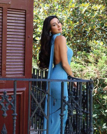 شاهد .. بالصور- بالأزرق..جيسي عبدو تبرز انوثتها وجمالها بفستان رائع