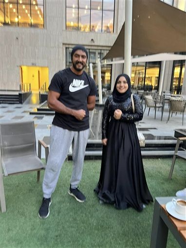 احمد العوضي وزع 150 ألف جنيه هدايا لجمهوره