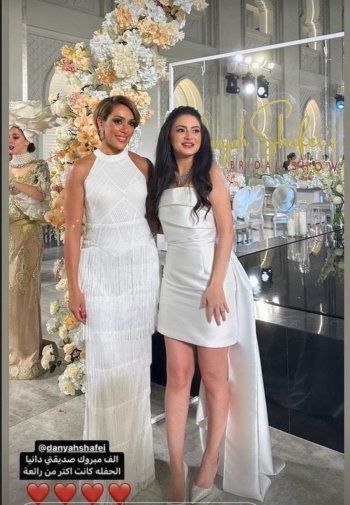 شاهد .. دانية شافعي تودع العزوبية بسهرة فخمة وتظهر بروب النوم مع صديقاتها - بالفيديو