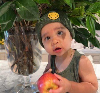 شاهد .. تساؤلات مثيرة للشك حول تغيّر شكل ابن كلوي كارداشيان..هل تعدل صوره لكي يصبح أجمل؟