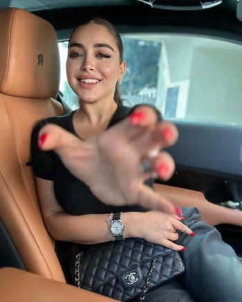 شاهد .. بالصور- من داخل الـ "Rolls Royce"..هيا مرعشلي تسحر الجمهور بجمالها