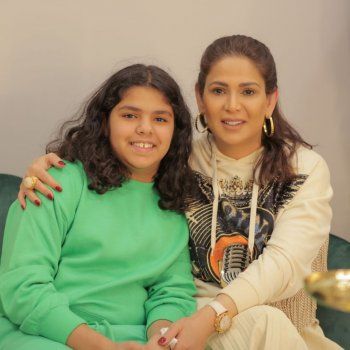 شاهد .. بالصورة - نوال الكويتية تعايد ابنتها "حنين" بعيد ميلادها .. كبرت وأصبحت صديقة لوالدتها