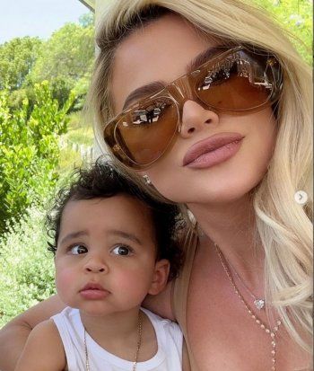 شاهد .. تساؤلات مثيرة للشك حول تغيّر شكل ابن كلوي كارداشيان..هل تعدل صوره لكي يصبح أجمل؟