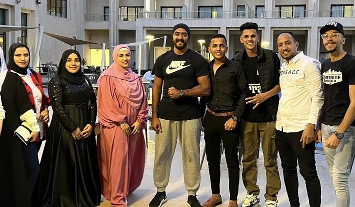 احمد العوضي وزع 150 ألف جنيه هدايا لجمهوره