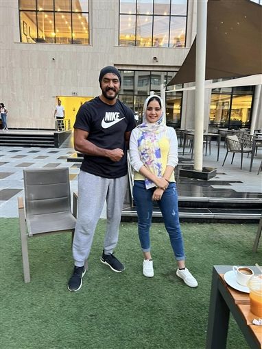 احمد العوضي وزع 150 ألف جنيه هدايا لجمهوره