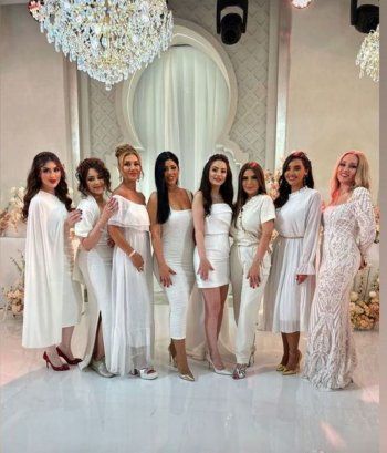 شاهد .. دانية شافعي تودع العزوبية بسهرة فخمة وتظهر بروب النوم مع صديقاتها - بالفيديو