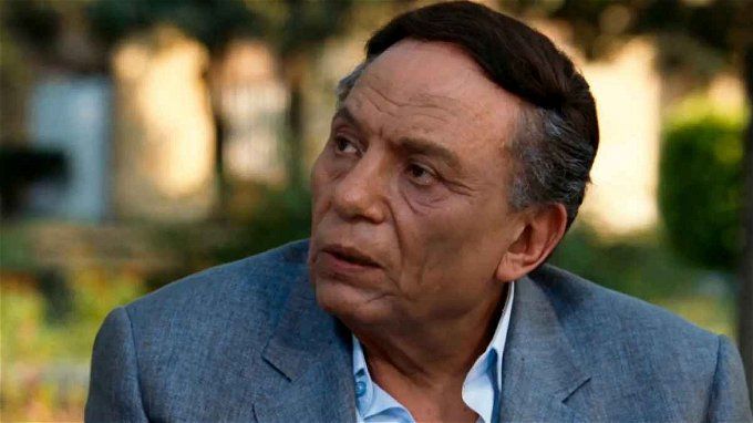 تتواصل معه باستمرار.. شيرين تكشف حالة عادل إمام الصحية