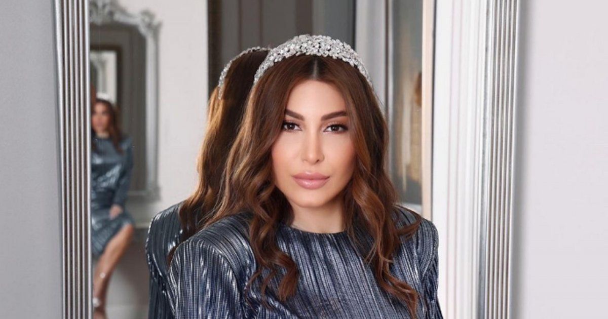 شاهد .. بالفيديو- الأنوثة والجمال يطغيان على يارا بالفستان الاسود