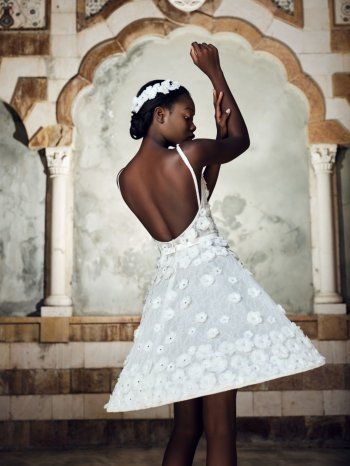 شاهد .. زهور العروس : الانصهار الرومانسي لأناقة باريس وزهور ألمانيا في نهضة عبد محفوظ الجديدة