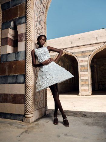 شاهد .. زهور العروس : الانصهار الرومانسي لأناقة باريس وزهور ألمانيا في نهضة عبد محفوظ الجديدة