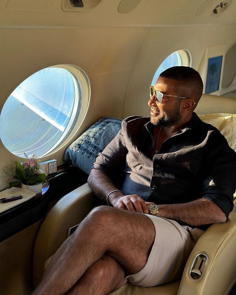 التناكة والعز شكلهم يضحك علي احمد سعد : ارجع لأصلك