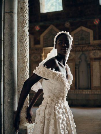 شاهد .. زهور العروس : الانصهار الرومانسي لأناقة باريس وزهور ألمانيا في نهضة عبد محفوظ الجديدة