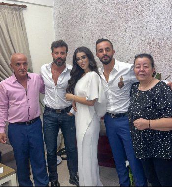 شاهد .. سعد رمضان يحتفل بخطوبة شقيقه وصورة عائلية توثق المناسبة السعيدة