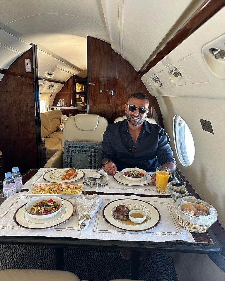 التناكة والعز شكلهم يضحك علي احمد سعد : ارجع لأصلك