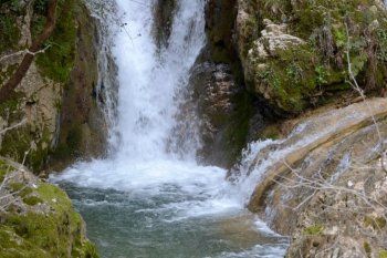 شاهد .. خاص- شلالات لبنان ترسم أجمل اللوحات الطبيعية وتستقطب الزوار والسياح .. تعرفوا عليها