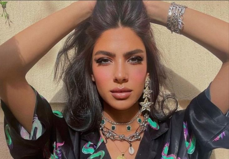 هدي المفتي الفتاة الغامضة : إيه اللبس ده !!