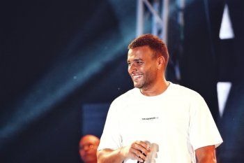 شاهد .. رامي صبري يحيي حفلاً في شرم الشيخ .. بالصور