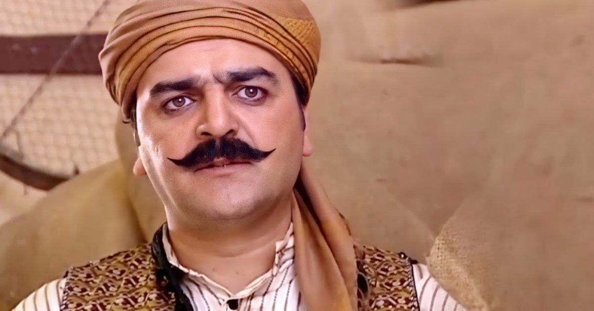 شاهد .. صورة نادرة للعقيد أبو شهاب مع زوجته وجمالها حديث الجمهور