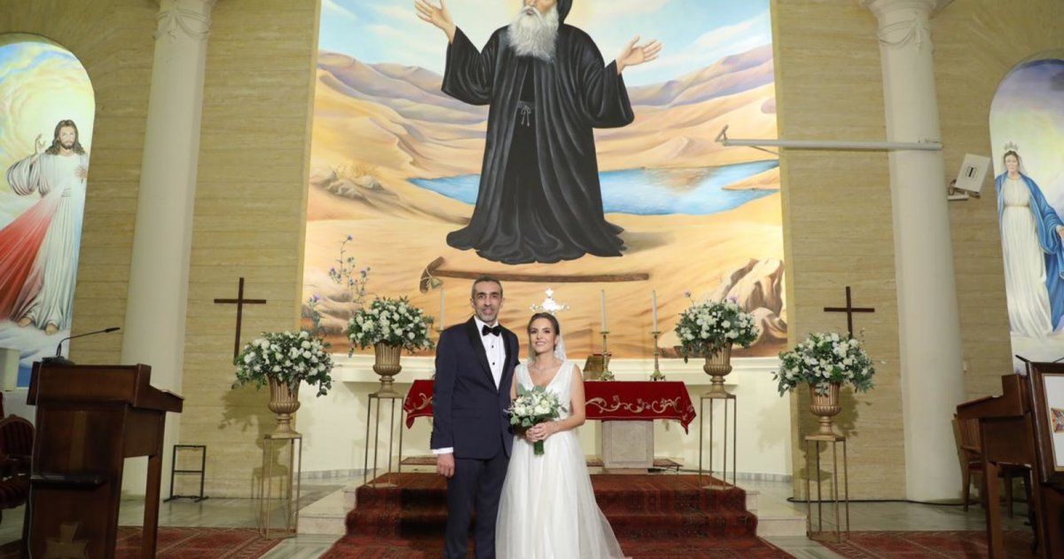 شاهد .. غسان محفوظ عريساً بين أعماله الفنية