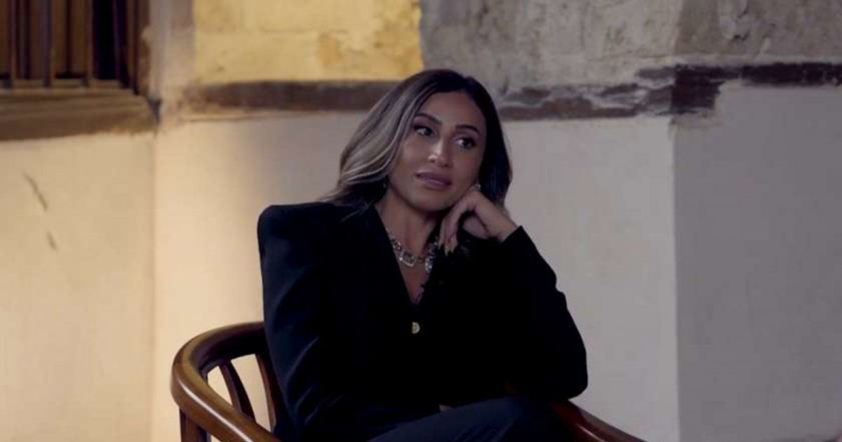 شاهد .. سوسن بدر ومحمد رمضان وغيرهما يواسون دينا الشربيني بوفاة والدتها