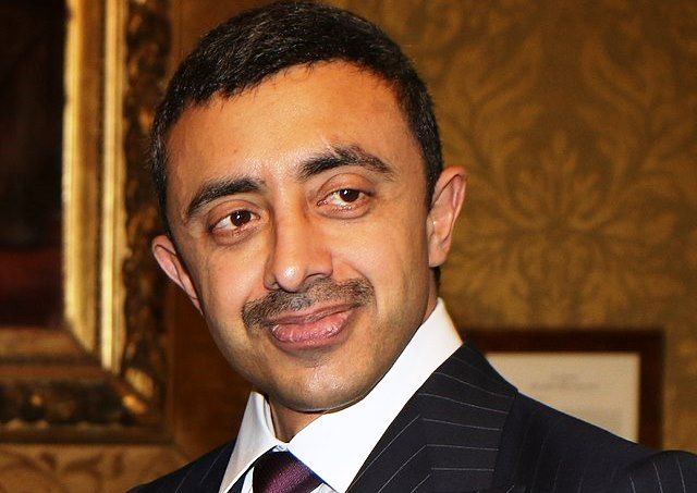 عبدالله بن زايد يبحث حل الأزمة اليمنية مع وزيري خارجية السعودية وأمريكا