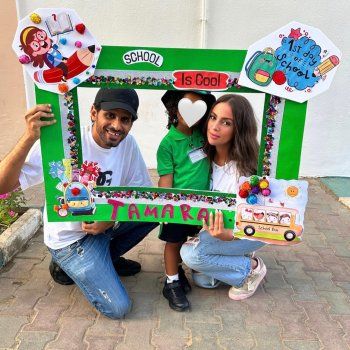 شاهد .. بالصور- في أول يوم مدرسي لها..حمدي الميرغني يدعم إبنته بهذه الكلمات