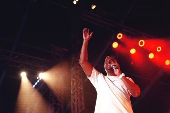 شاهد .. رامي صبري يحيي حفلاً في شرم الشيخ .. بالصور