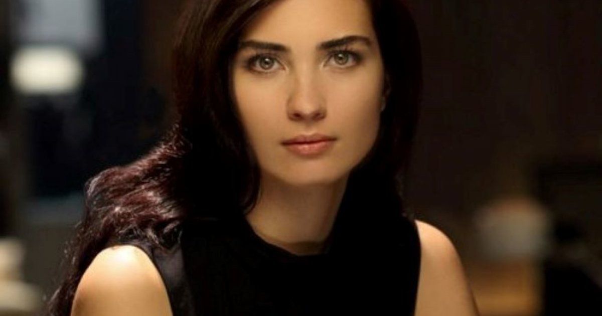 شاهد .. شكل قدمي توبا بويوكستن يعرضها لموجة من السخرية