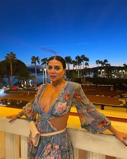 بالصور : رانيا يوسف نسيت حمالة الصدر و الموضوع فتح علي البحري