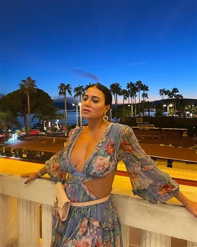 بالصور : رانيا يوسف نسيت حمالة الصدر و الموضوع فتح علي البحري