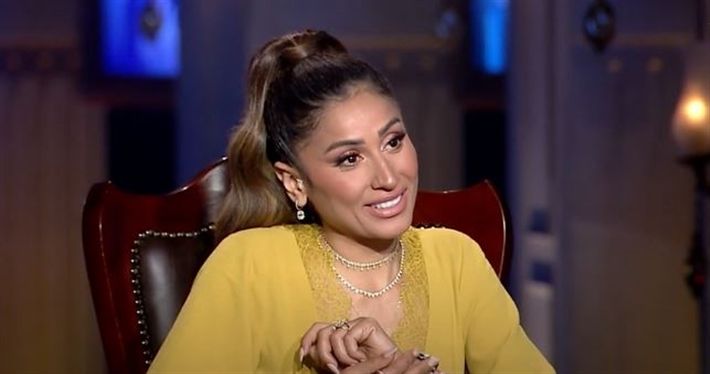 متقلعوش الاسود يا اهل الفن : أجروا علي دينا الشربيني