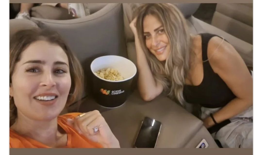 عائشة بن احمد نايمة مع ريم مصطفي في السينما : شاهد