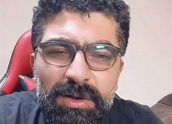 فادي خفاجة قلع هدومه على تيك توك.. ما سر بكاءه على الهواء